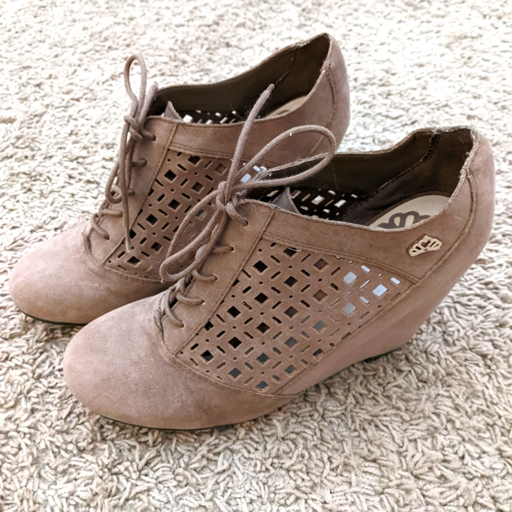 Woman's tan booties